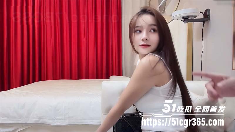 七老板探花 3000元约炮极品舞蹈系女神 肤白细嫩解锁一字马 为了金钱只能臣服金主胯下