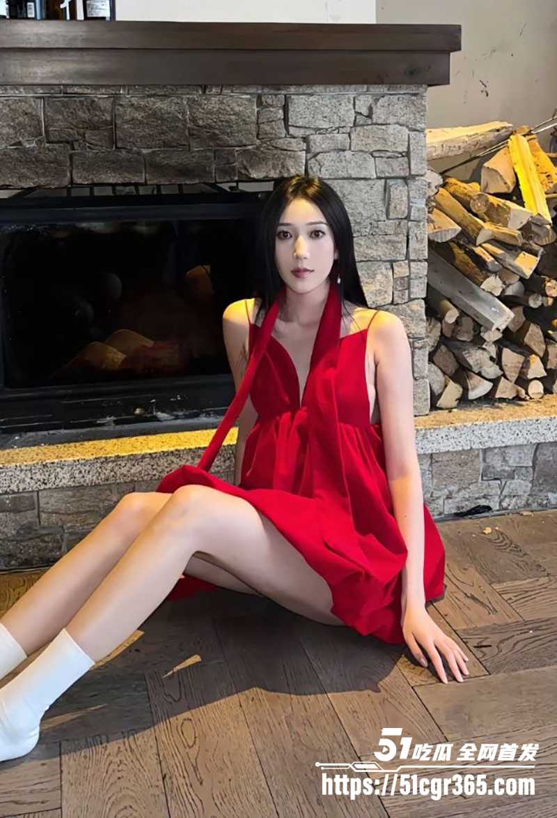 成都长腿御姐 张曦文 T台女神化身淫娃尤物 优雅崩坏露脸交欢 女上位骑乘男友尽显风情 淫穴喷张遭全网围观！