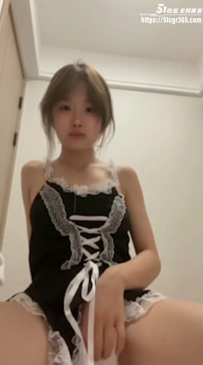 高颜值清纯学生妹 私密视频曝光 白嫩美乳粉嫩小穴 对镜自慰淫水直流 反差感十足！