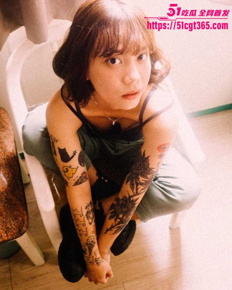 20岁纹身学生妹 陈妤婕 惨遭闺蜜背刺 手机性爱视频被录屏曝光 小母狗全程浪叫骚话不断 画面香艳刺激到炸！