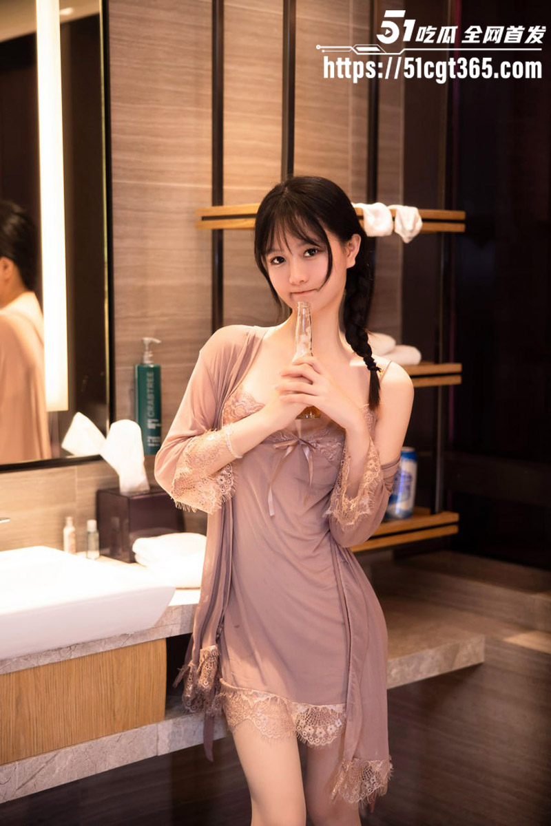 极品嫩模 谢小蒽 最新私拍流出 性感女神风骚入髓 曲线玲珑性感撩人 诱惑姿势摆拍媚惑众生！