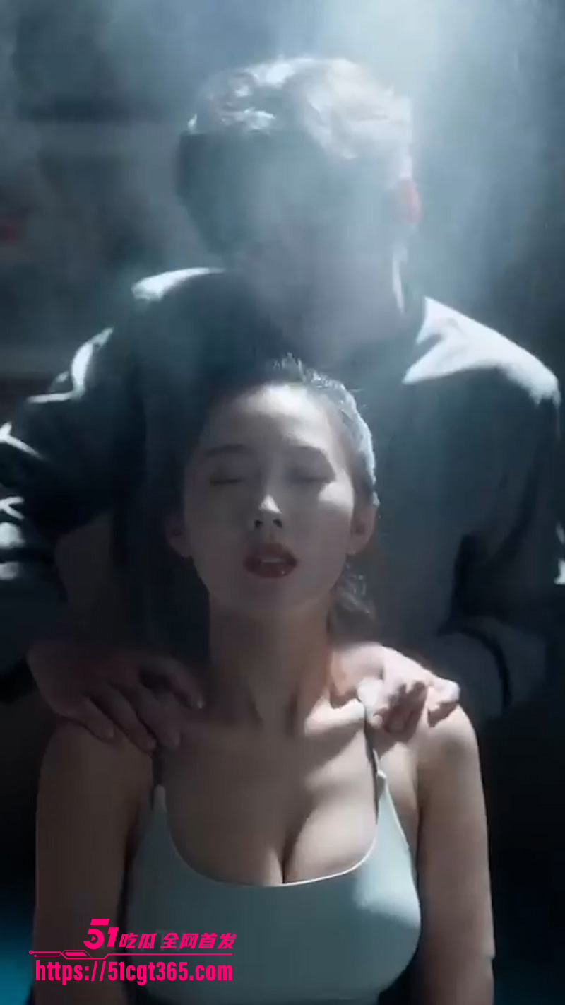 擦边短剧《疯狂姐妹花》她明知他心里藏着白月光 却还义无反顾的爱着他！
