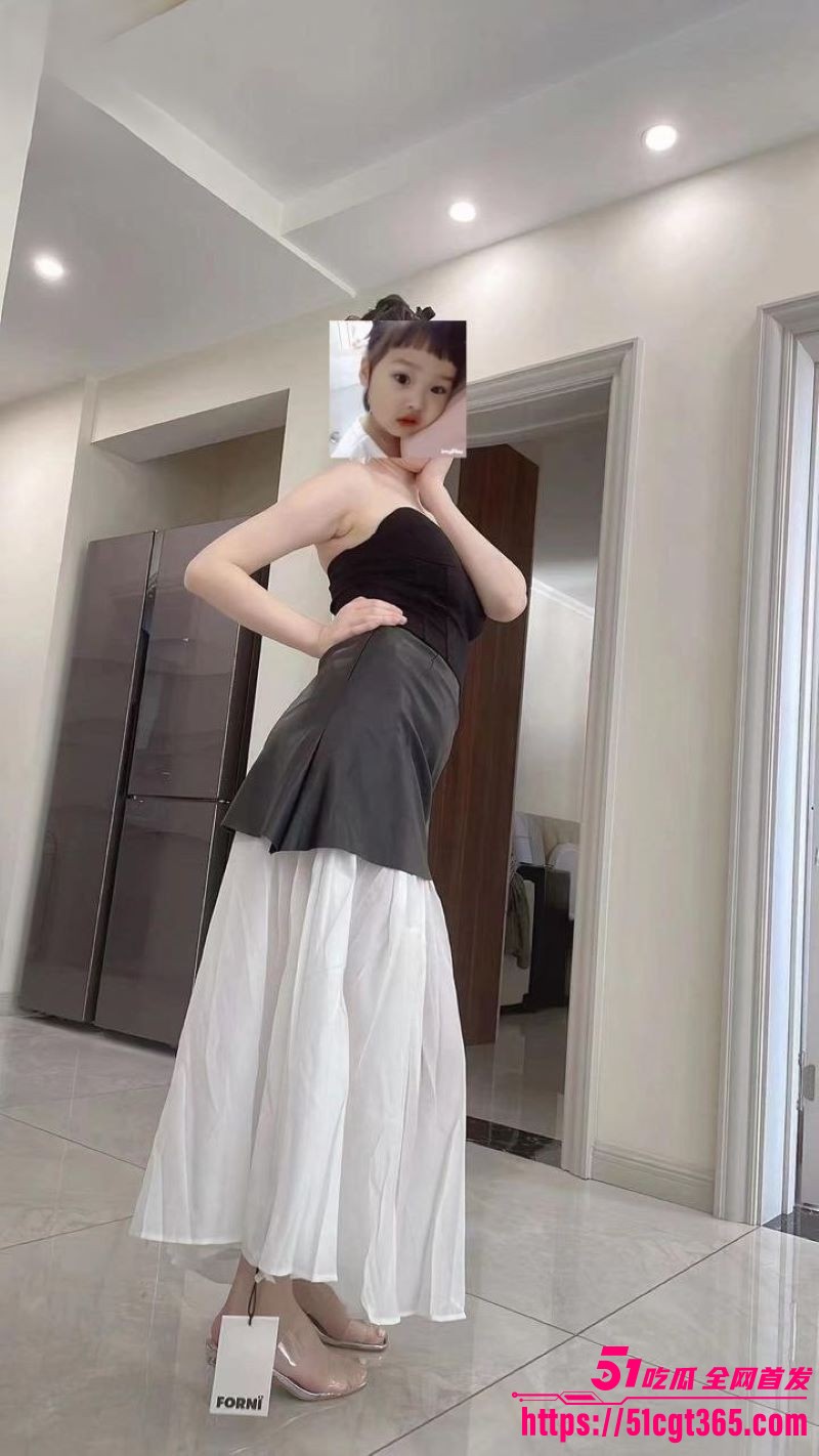 海角乱伦大神 最爱骚嫂子 新作 大嫂边被狂操边跟闺蜜通电话 狠顶花心时给大嫂吓得语无伦次！