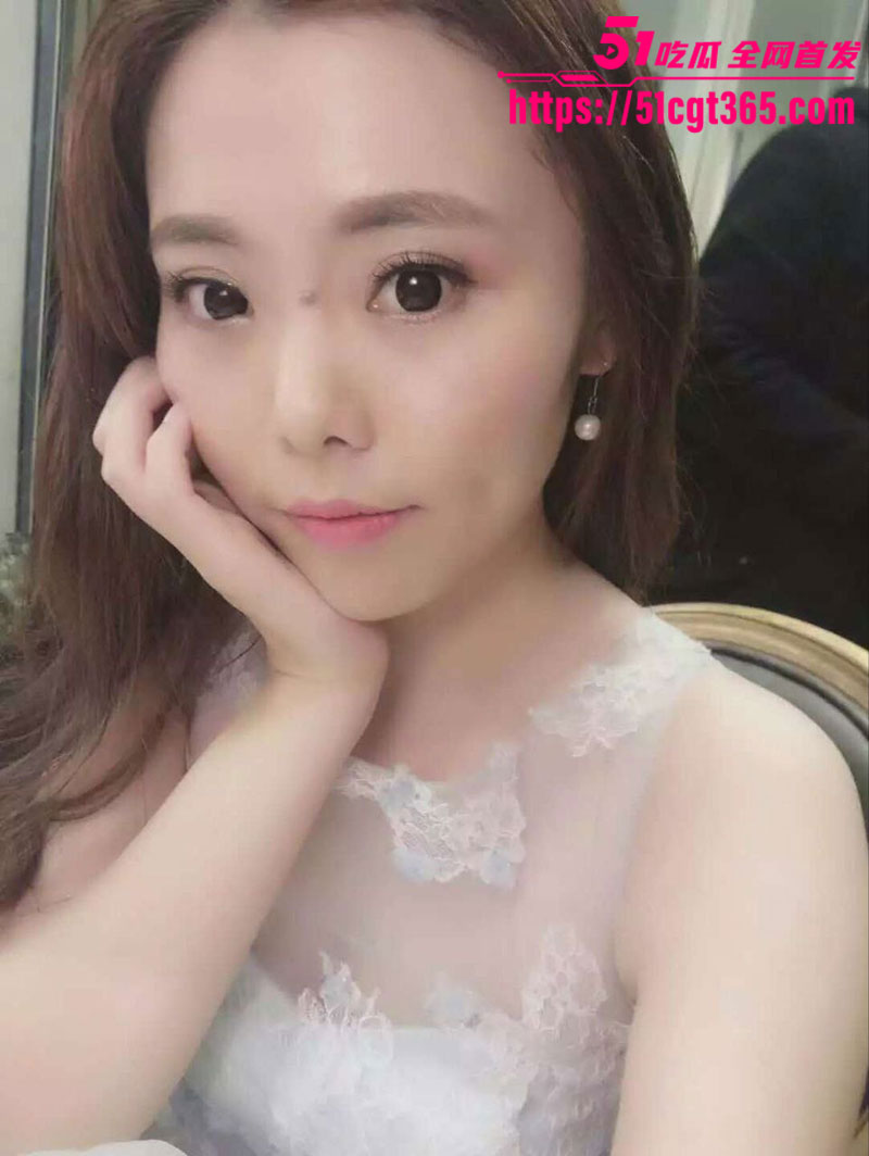 南京新婚少妇 施黎 出轨视频流出 趁老公外出网上撩骚勾引炮友 女上骑乘榨精爽到高潮抽搐！