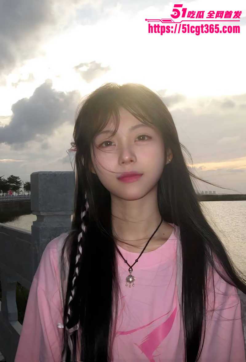 神颜小仙女竟独爱吃大鸡巴 分手后自夸逼紧想继续做炮友 被拒绝后瞬间破防语音辱骂 露脸淫片反遭泄露！