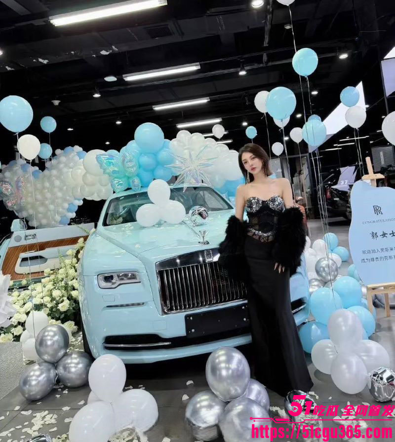 古早网红郭美美出狱两年喜提700万海蓝劳斯莱斯 3