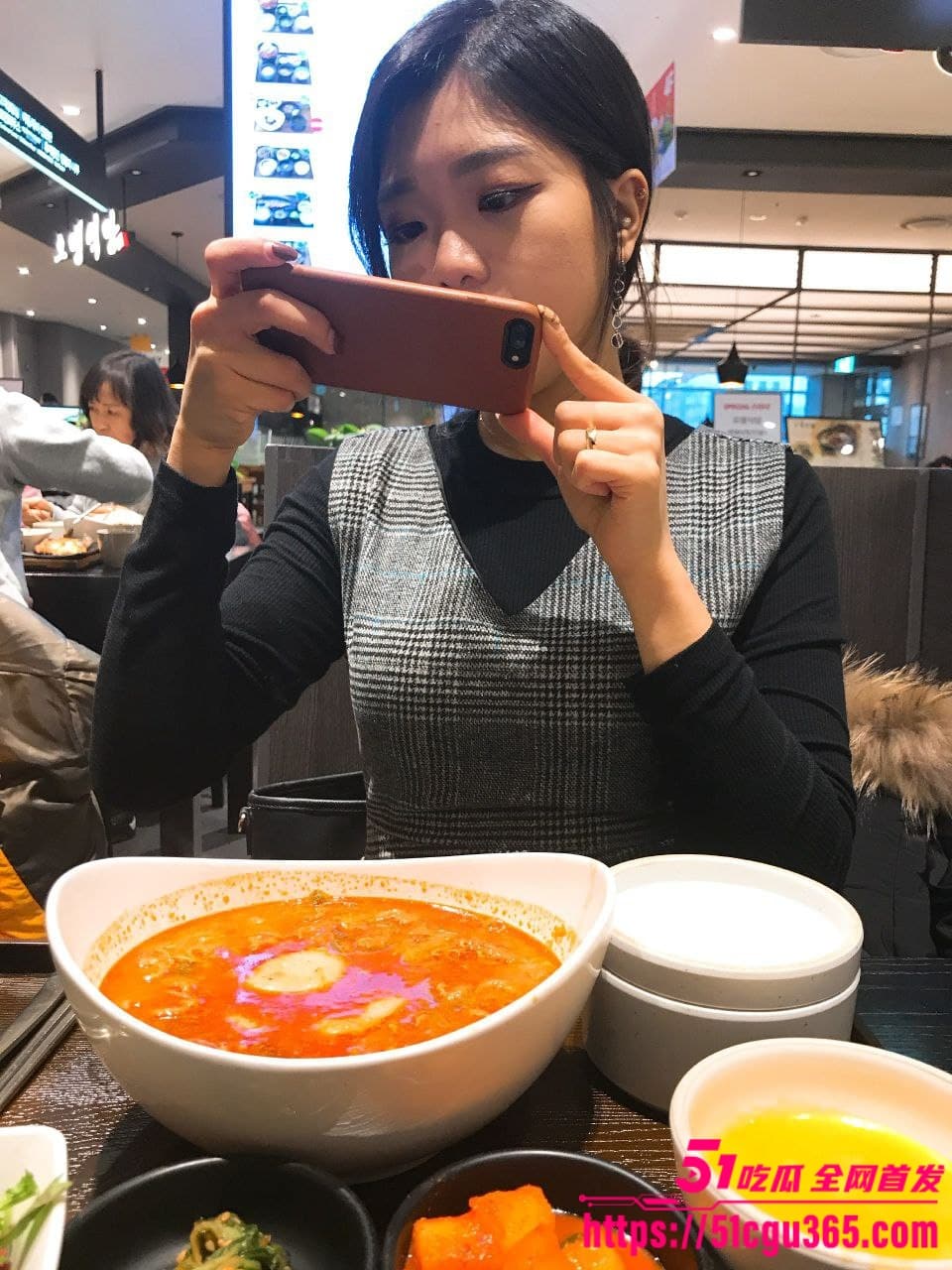 韩国高颜值人妻 妮妮 为业绩献身做爱视频被客户爆光 17