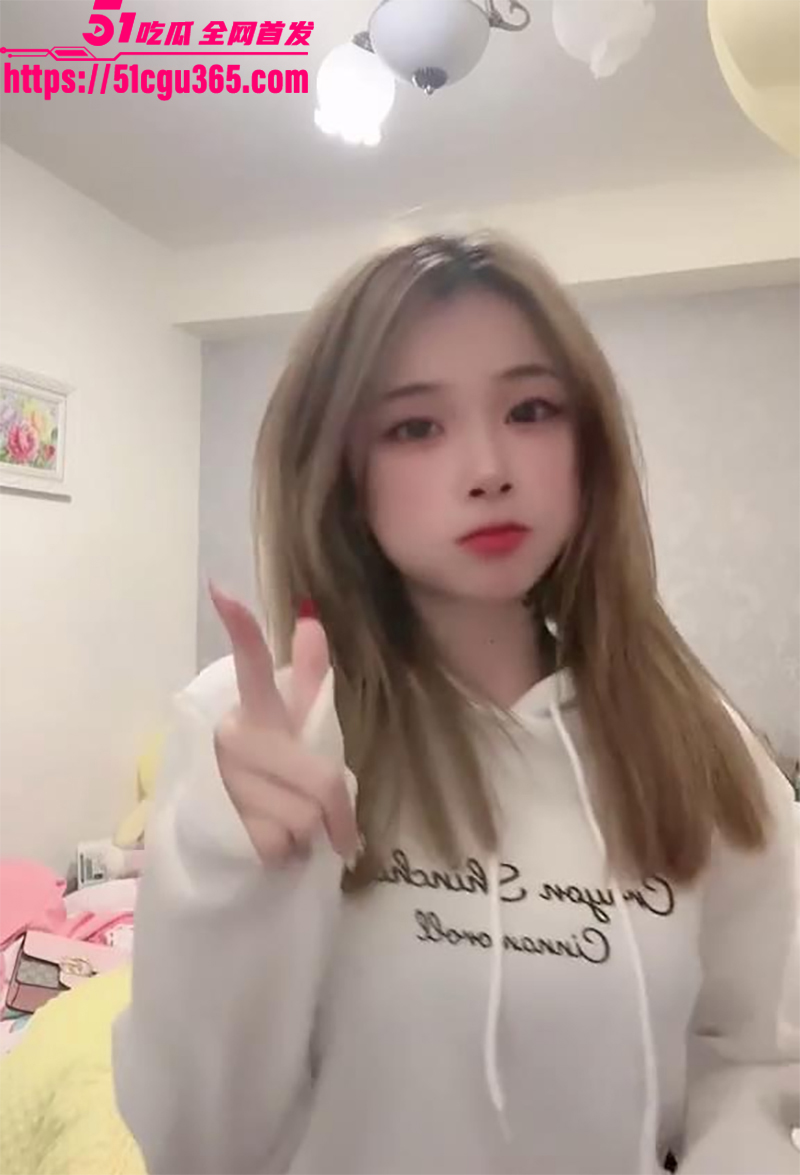 极品高颜值的小网美萱萱与网友约炮偷拍视频流出5拷贝