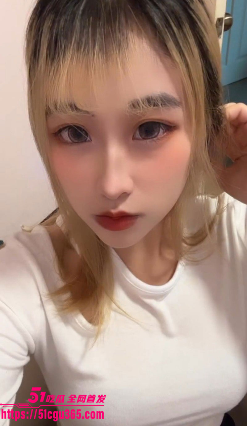 高颜值美女出卖裸照3