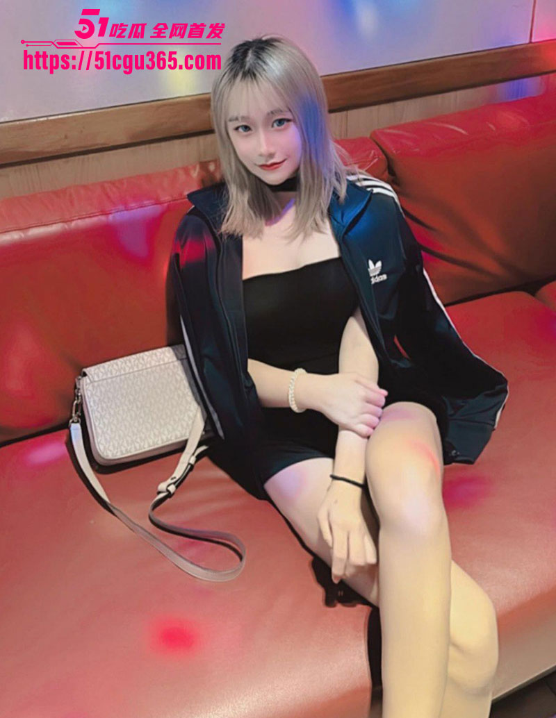 高颜值美女出卖裸照10