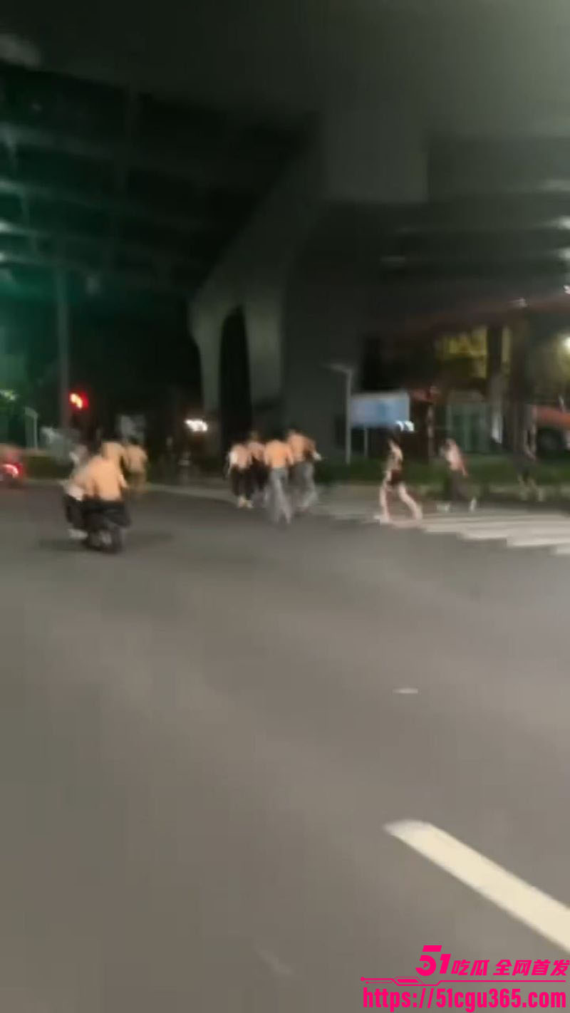 广东街头古惑仔重现 2