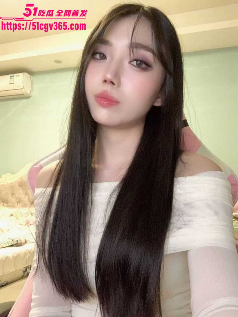 江西南昌女营销陈梓芯包厢口交视频03