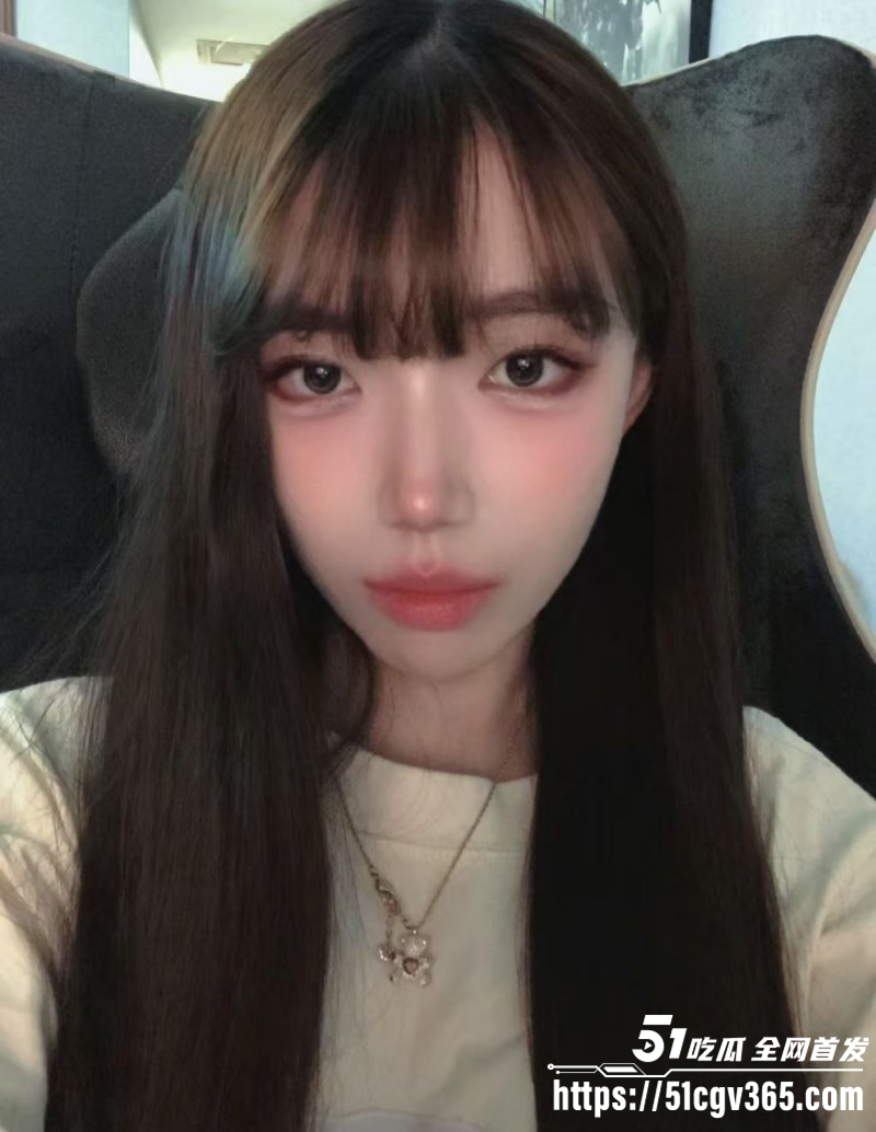 江西南昌女营销陈梓芯包厢口交视频04