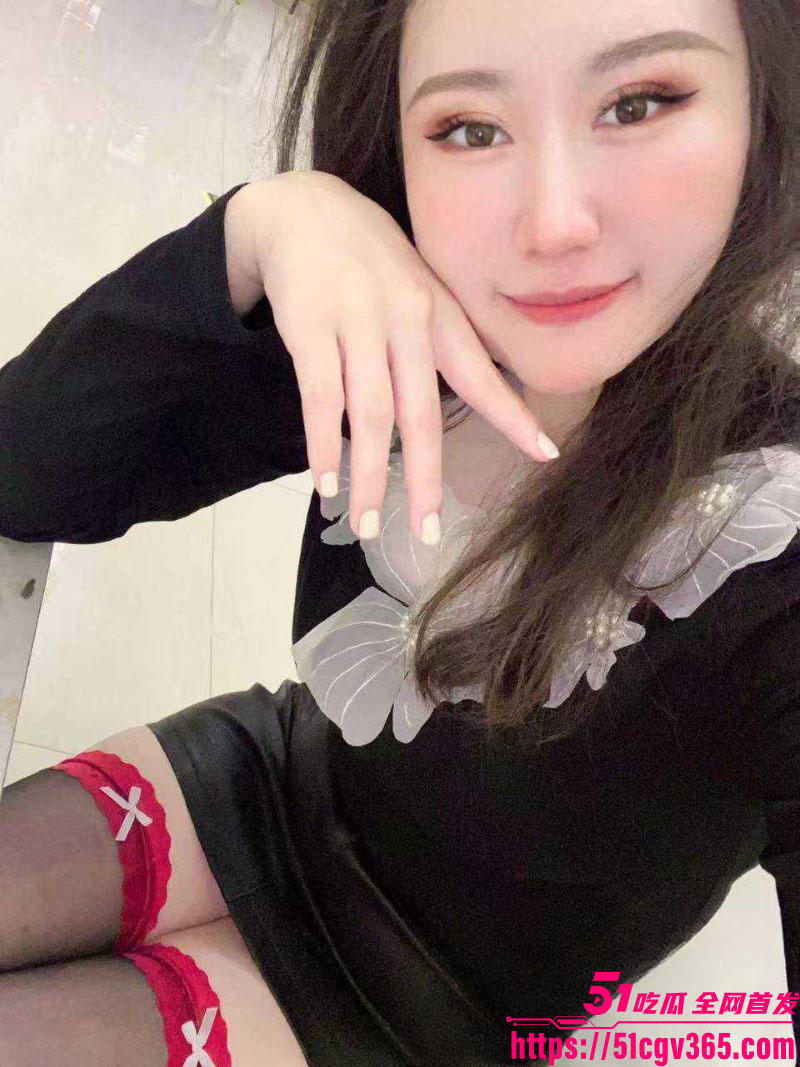 抖音极品少妇花椒粒不雅视频 3