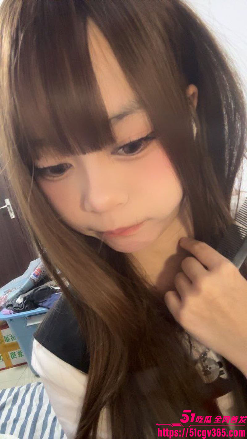 成都二次元萝莉 柔柔 浴室勾引金主 露奶洗澡淫荡扭臀 粉嫩乳头被不停揉捏 反差拉满！