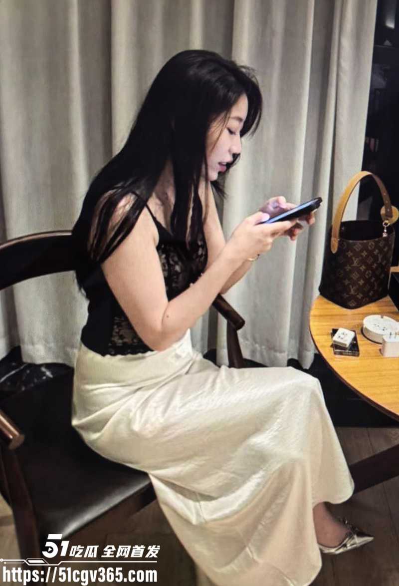 天津职场女强人赵薇薇不雅视频流出 2 拷贝