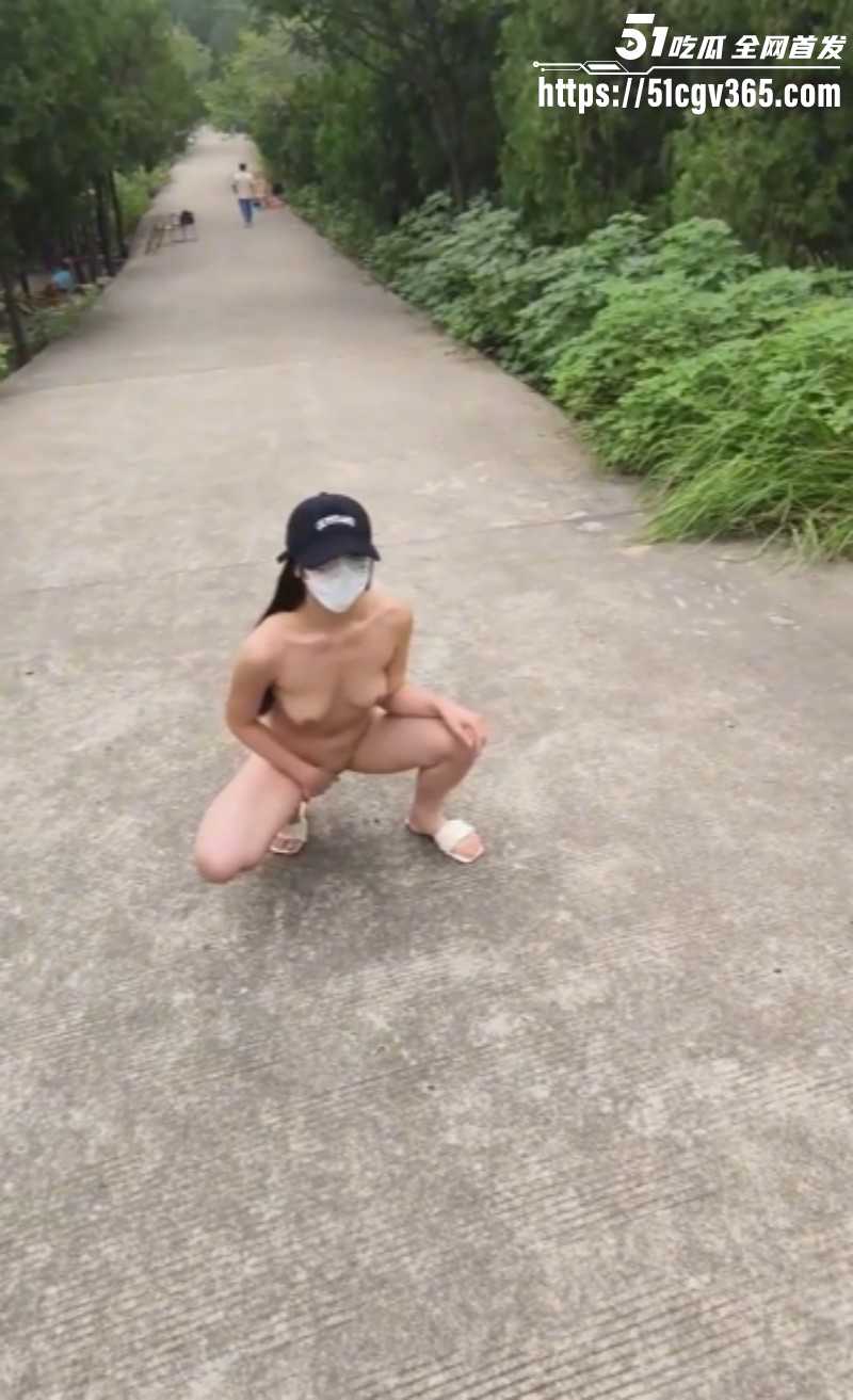露出女王白桃汽水户外合集03