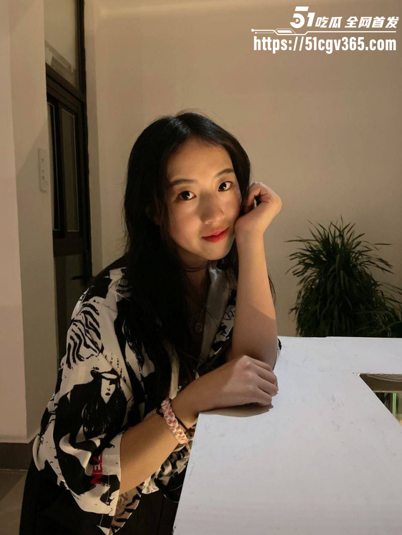 内蒙古包头饥渴女教师 因老公性功能障碍 出轨小叔子被曝光 骑乘舔屌模样反差到天际！