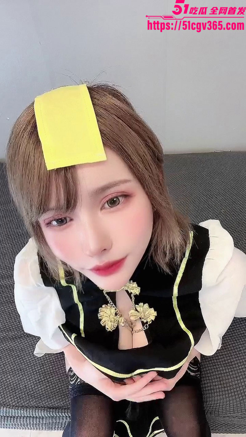 极品高颜值福利姬 CRYBABY0430 万圣节cos僵尸娘 撩衣狂揉挺翘巨乳 奶头硬邦邦挑逗喷汁！