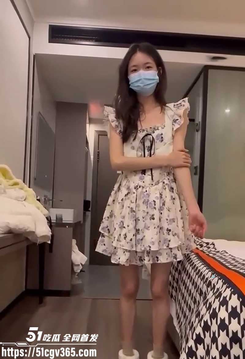 约炮大神酒店秘训彩裙纯妹调教视频流出2拷贝