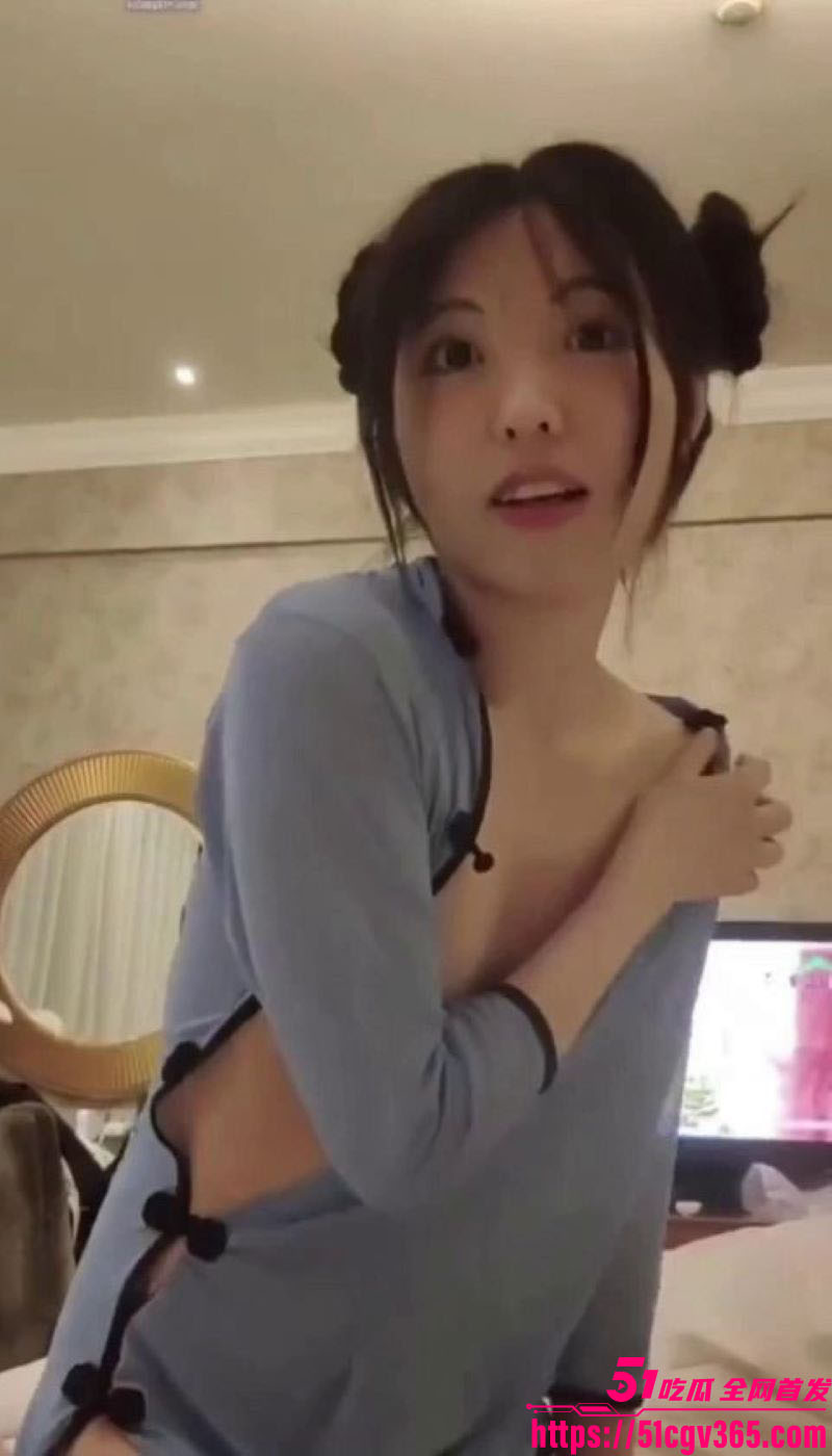 汉服主题私房拍摄！超嫩东方女神露脸跪舔口交 布料滑落淫荡拉满 古典与骚浪艺术交融！