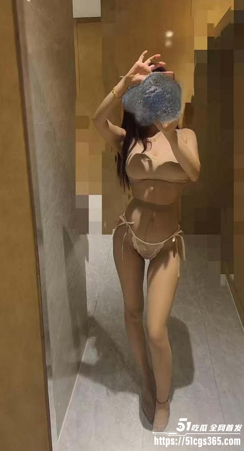 乱伦大神 亲姐的诱惑 姐姐一跃化成JK女神 由被动变成主动也是一瞬间 简直美炸了！