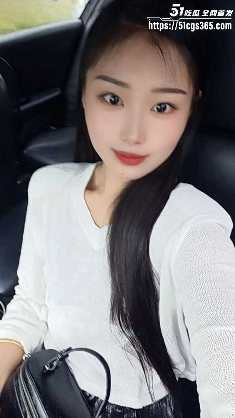 90后反差淫妻 为满足老公绿帽癖 新婚夜与伴郎酒店激战 神仙视角欣赏娇妻被无情暴操！