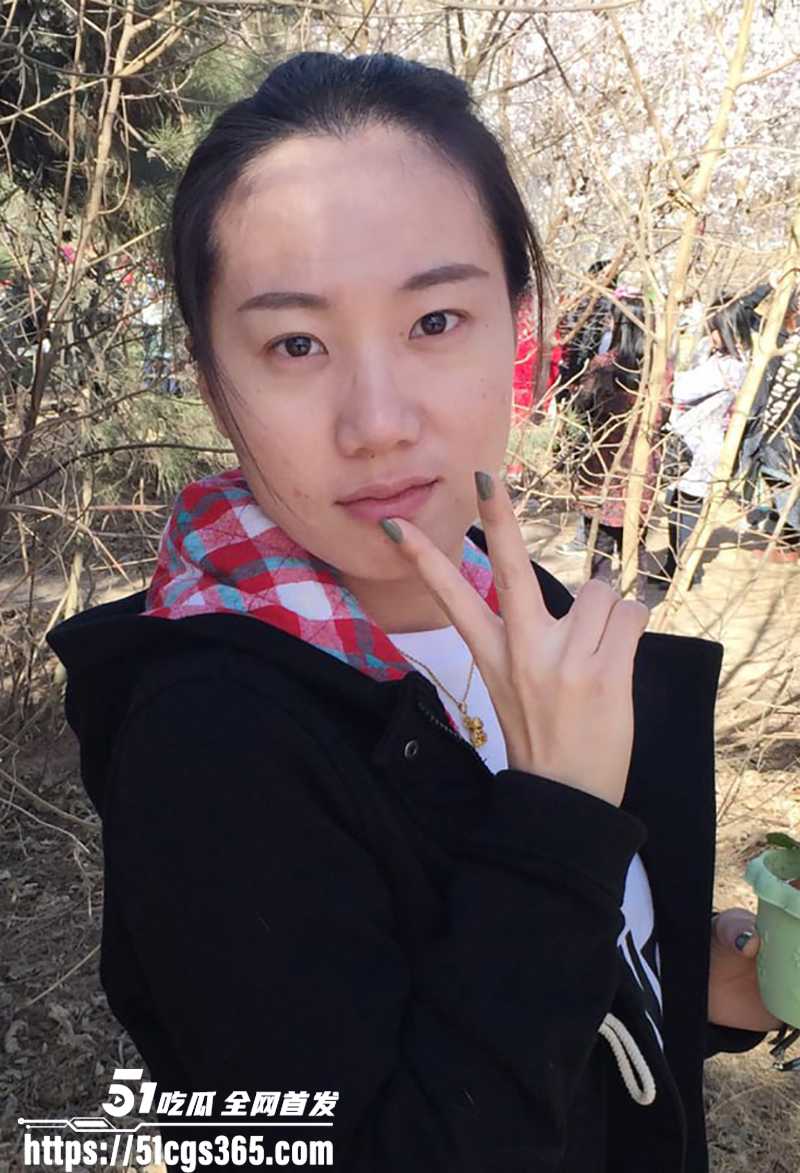 美艳人妻 刘珊 云盘海量私拍流出 十年淫片见证娇娃骚化历程 少女时露脸舔屌撒娇求操 新婚后出轨玩遍单男滥交！