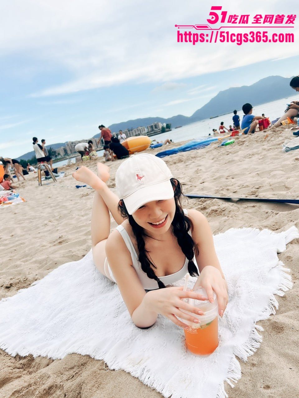 高颜值反差嫩妹 宁宁 与前男友性爱视频曝光 对镜后入爆操娇躯乱颤淫叫不止 女上位疯狂榨精翘臀摇曳如浪！