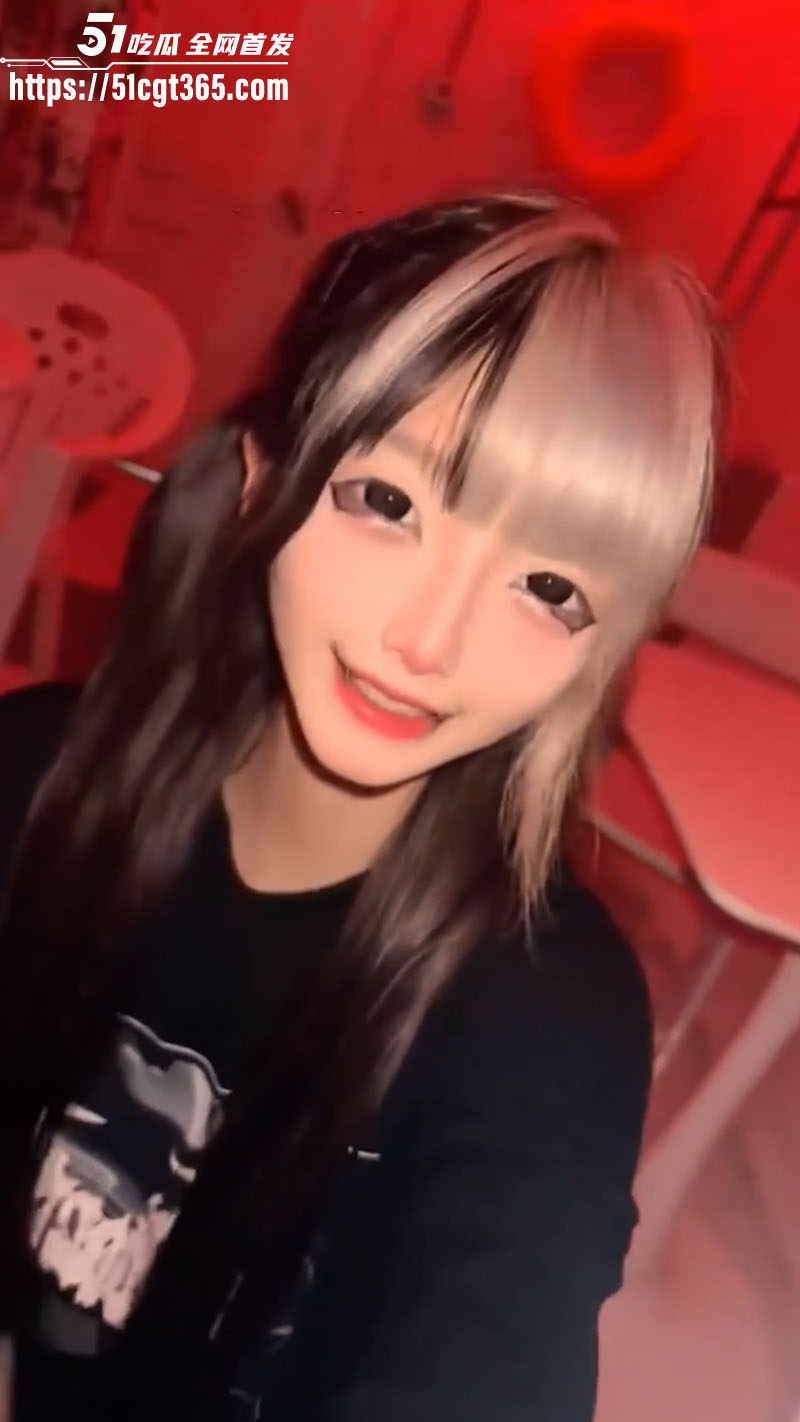 极品萝莉少女 金币崽 与金主爸爸3P淫趴 清纯少女被调教成专属母狗 SM捆绑滴蜡 多姿势爆操骚浪到爆！