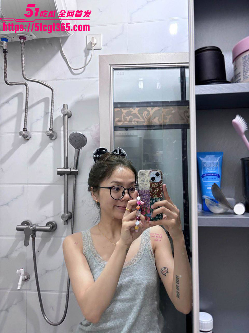 广东高颜值尤物 赵梓涵 约炮视频流出 揉奶裸聊诱惑撩人 酒店镜前站姿后入 表情销魂喘媚如丝！