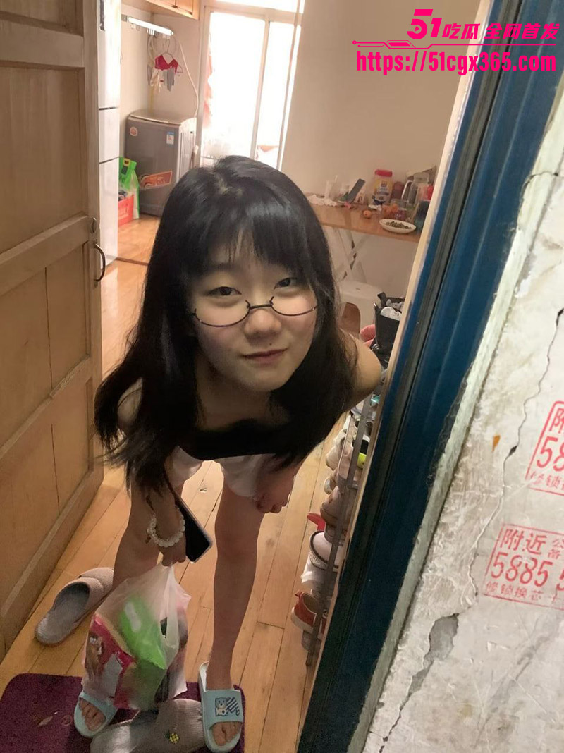 佛山反差婊 叶如玉 私密视频流出 斯文眼镜妹私下无比风骚 粉嫩小穴被男友传统位爆操到合不拢！