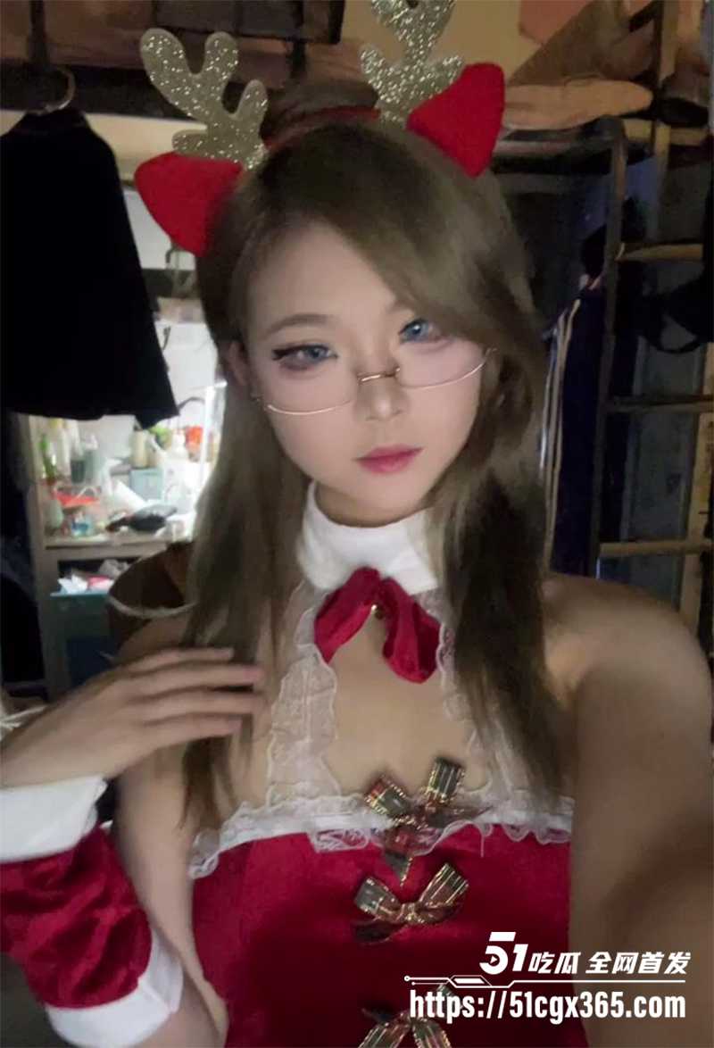 清纯学妹网黄 超级困 私定福利流出 顶级稚感神颜尤物 白衬黑丝摇奶狂舞 全裸开腿抠穴自慰 放浪合集火爆全网！