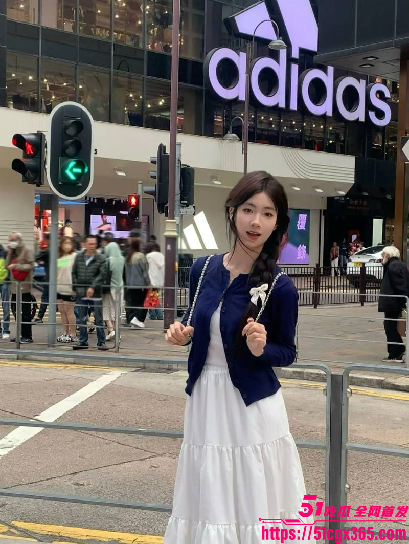 广州极品母狗 陈敏仪 甜妹网恋渣男被边打游戏边后入 口爆颜射样样精通 调教拉满！