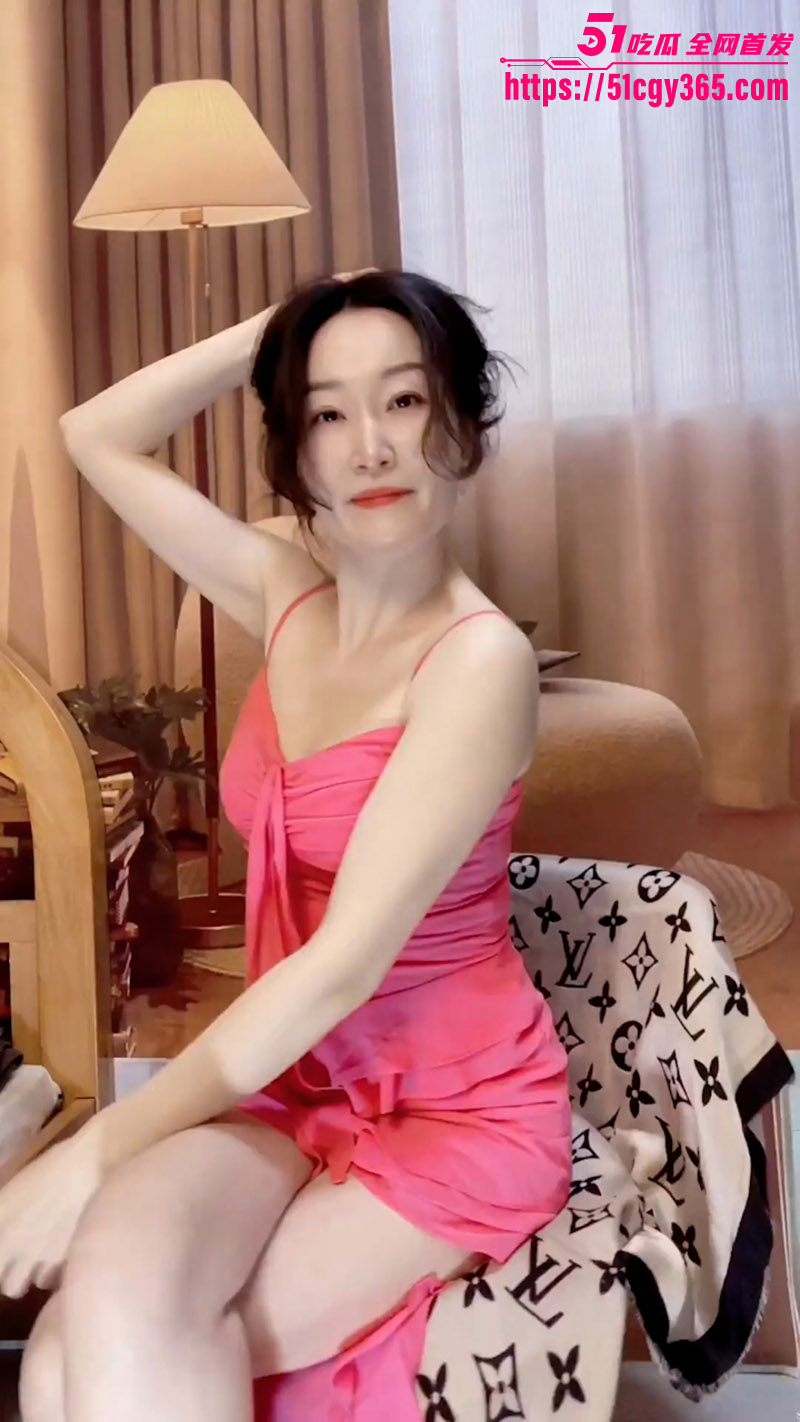 极品熟女网红 奶思鸭 付费视频流出 冷白皮少妇纤指抠穴自慰 白丝骚舞狂扭 瞬间点燃内心的欲望 ！