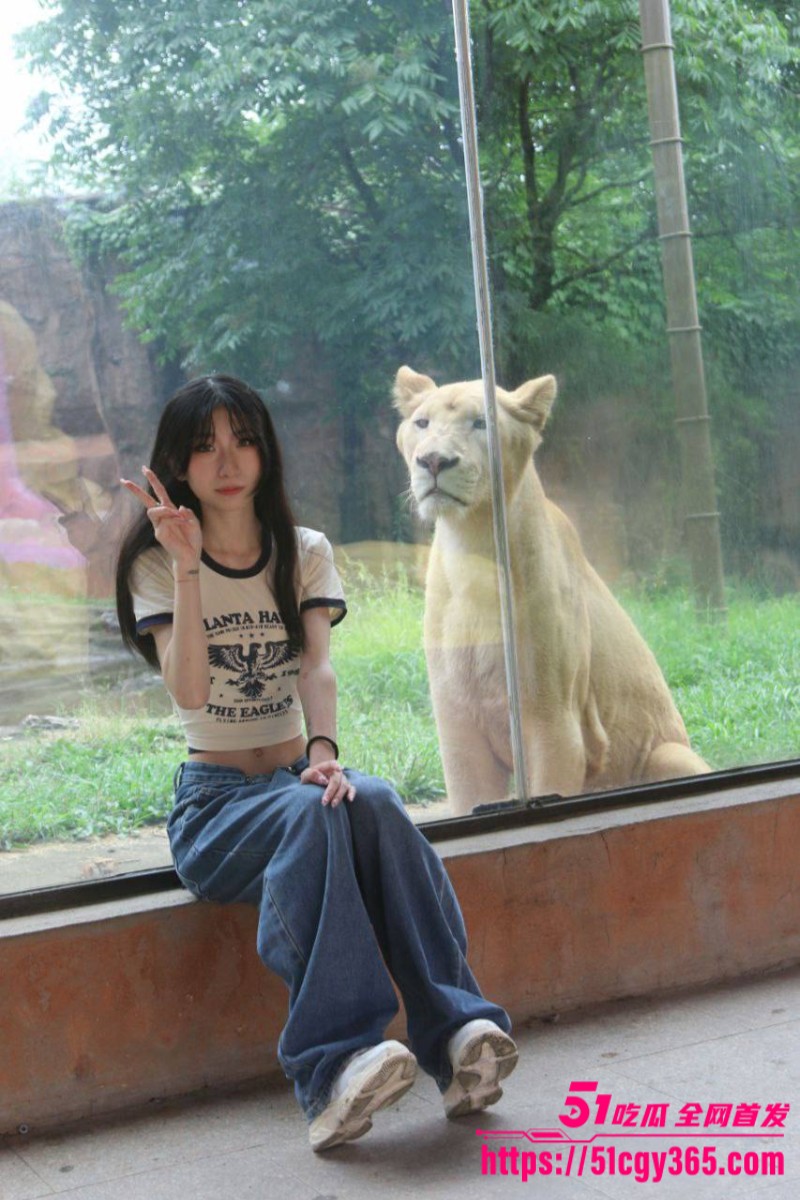 约炮大神 漫展猎艳反差嫩妹 露脸口交深喉 传统体位打桩猛操娇躯乱颤奶子晃荡 颜射满面！