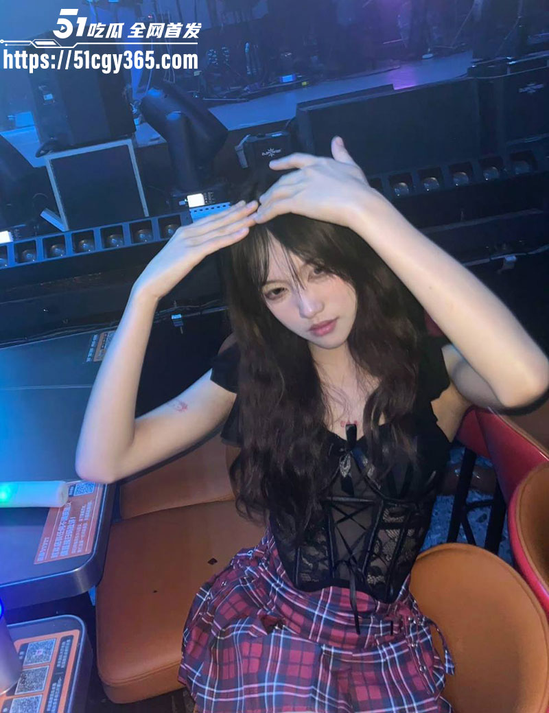 上海超高颜值母狗张欣钥9
