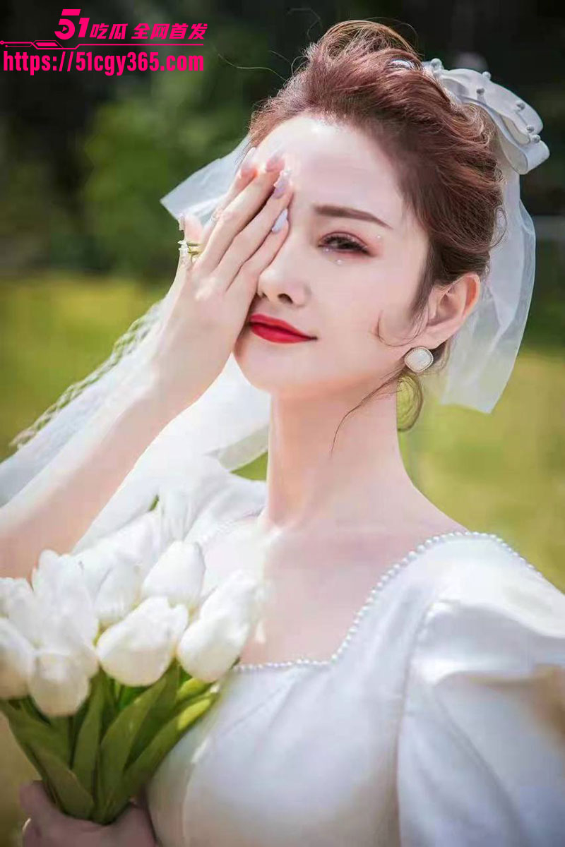 沈阳房产中介 张晶晶 表面文雅私下淫骚 为得高业绩献身金主 酒店群P被前后夹击 无套内射灌满骚穴！