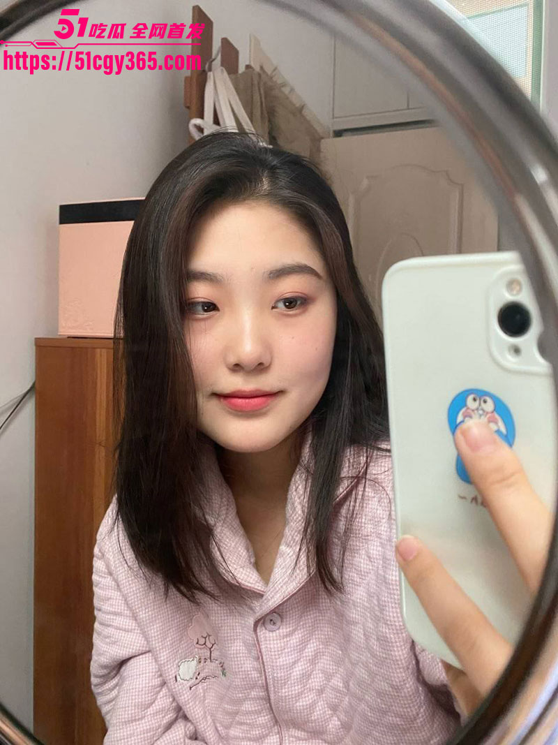 江西南昌极品人妻 丁语蓉 酒店跪舔金主脚底 捆绑跪地鞭打调教 骚逼自慰淫水直流 反差度拉满！