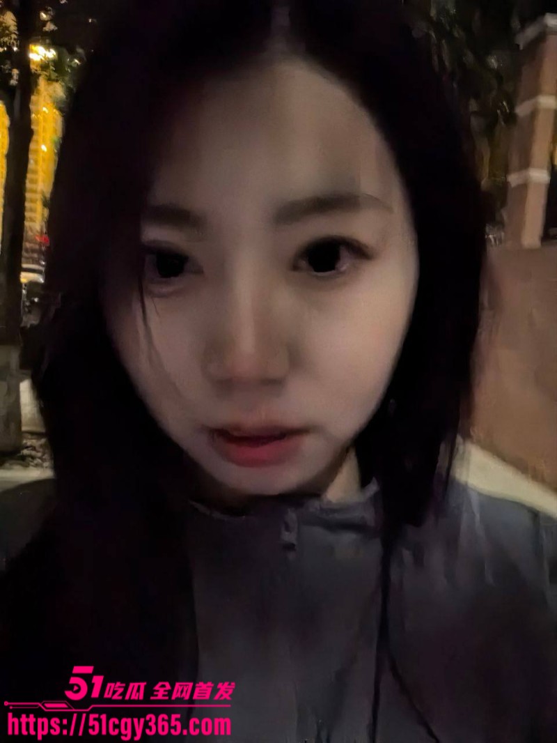 广州极品情侣酒店性爱视频 女仆装跪地深喉狂吸男友大屌 女上位疯狂榨精激情四射！