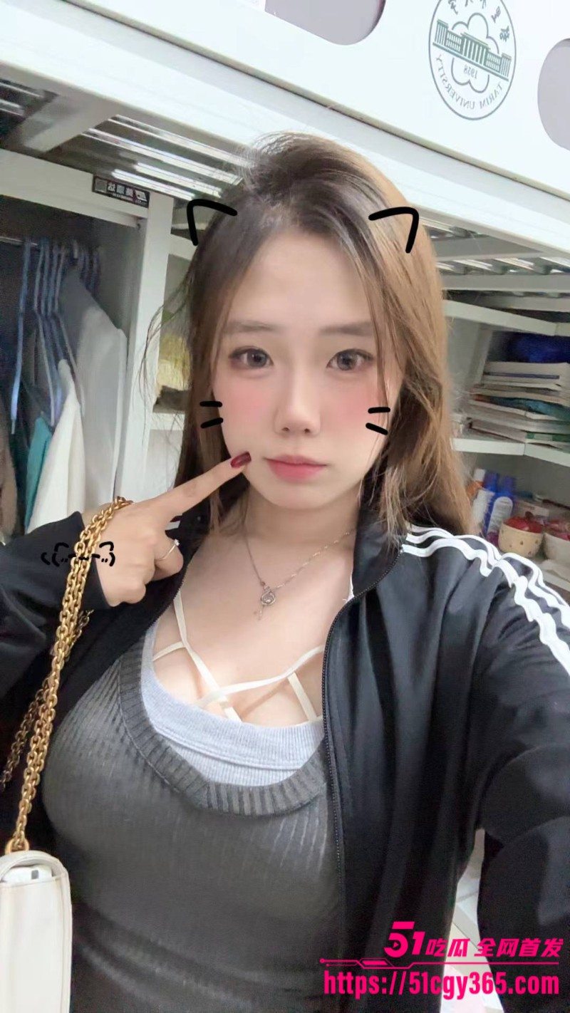 河南极品巨乳美女 张珊珊 和男朋友做爱视频曝光 骑脸插嘴深喉 后入爆操奶子晃荡翘臀摇曳 床上骚出天际！