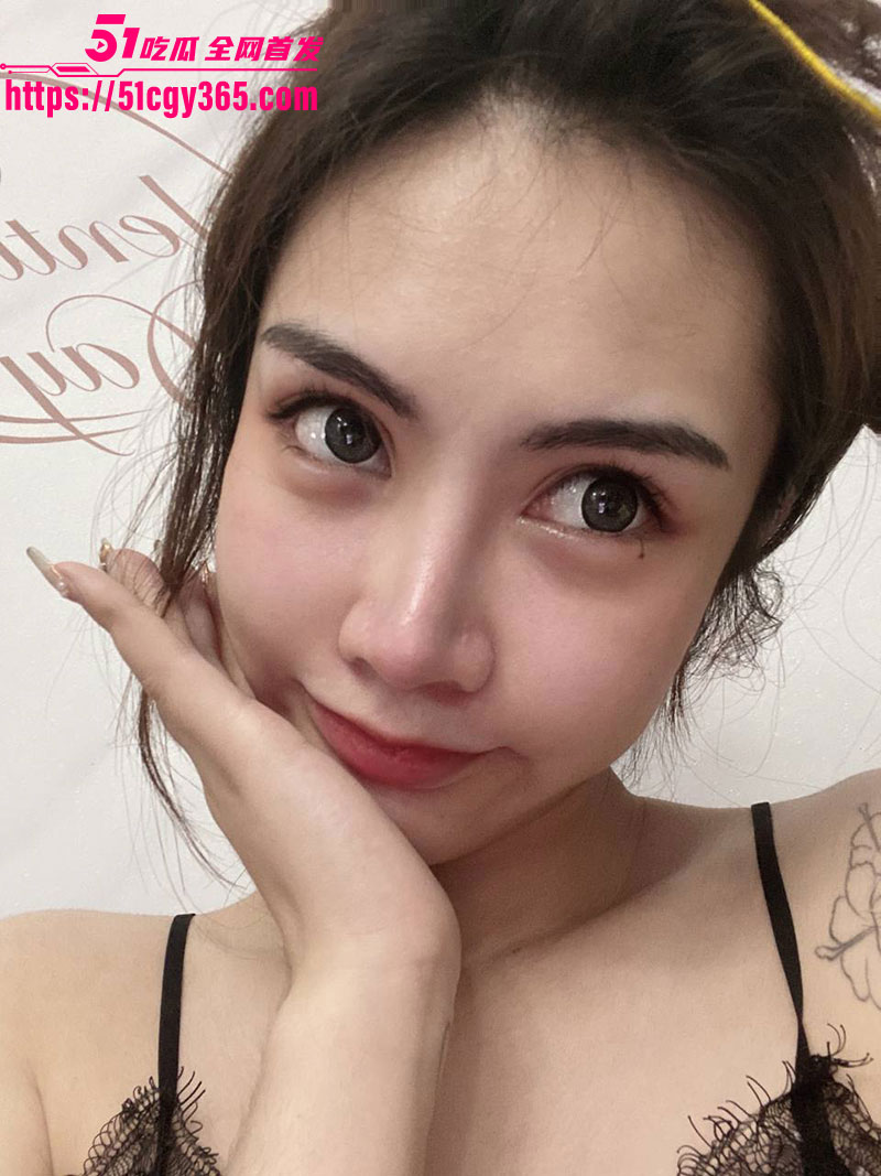 海南精神小妹 吕辛妍 和前男友性爱视频流出 深喉口交女上摇臀榨精 巨乳晃荡淫水直流 画面尺度极大！