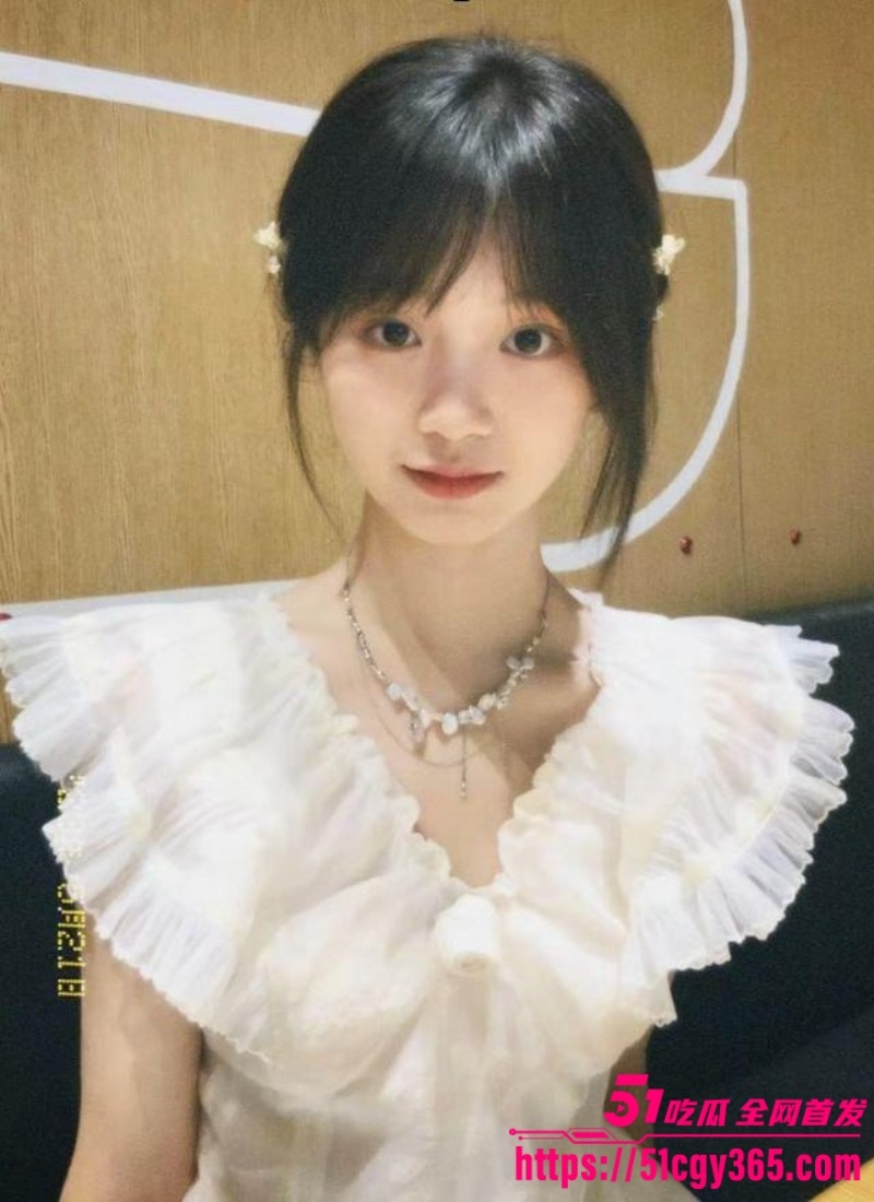 大一清纯学生妹 酒店约炮私拍视频流出 2