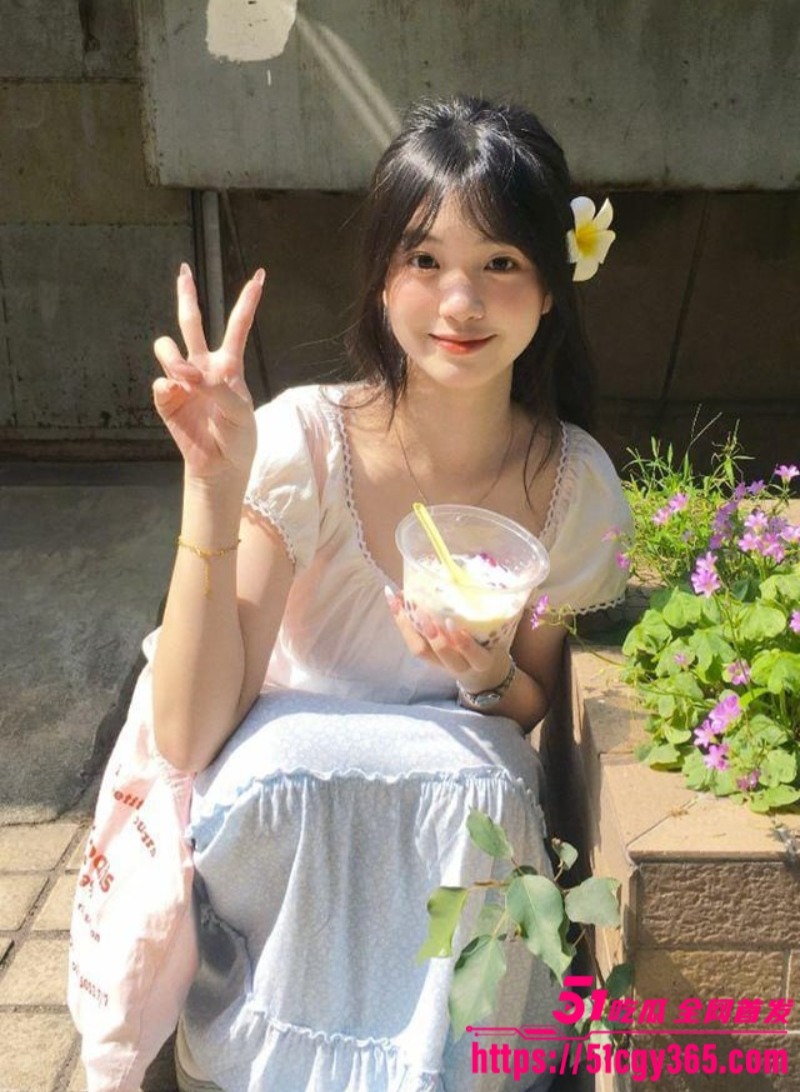 大一清纯学生妹 酒店约炮私拍视频流出 4