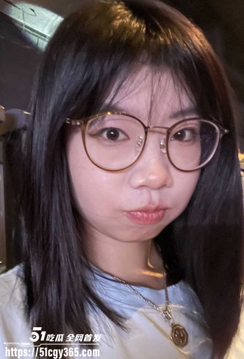海南大二学妹孙晓晴不雅流出 3 拷贝