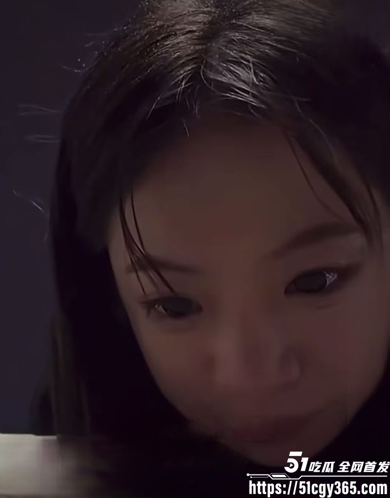 南宁邕江桥快手直播跳桥惨案！女子深夜开播自杀 网友弹幕开导无果 转身一跃巨响回荡！