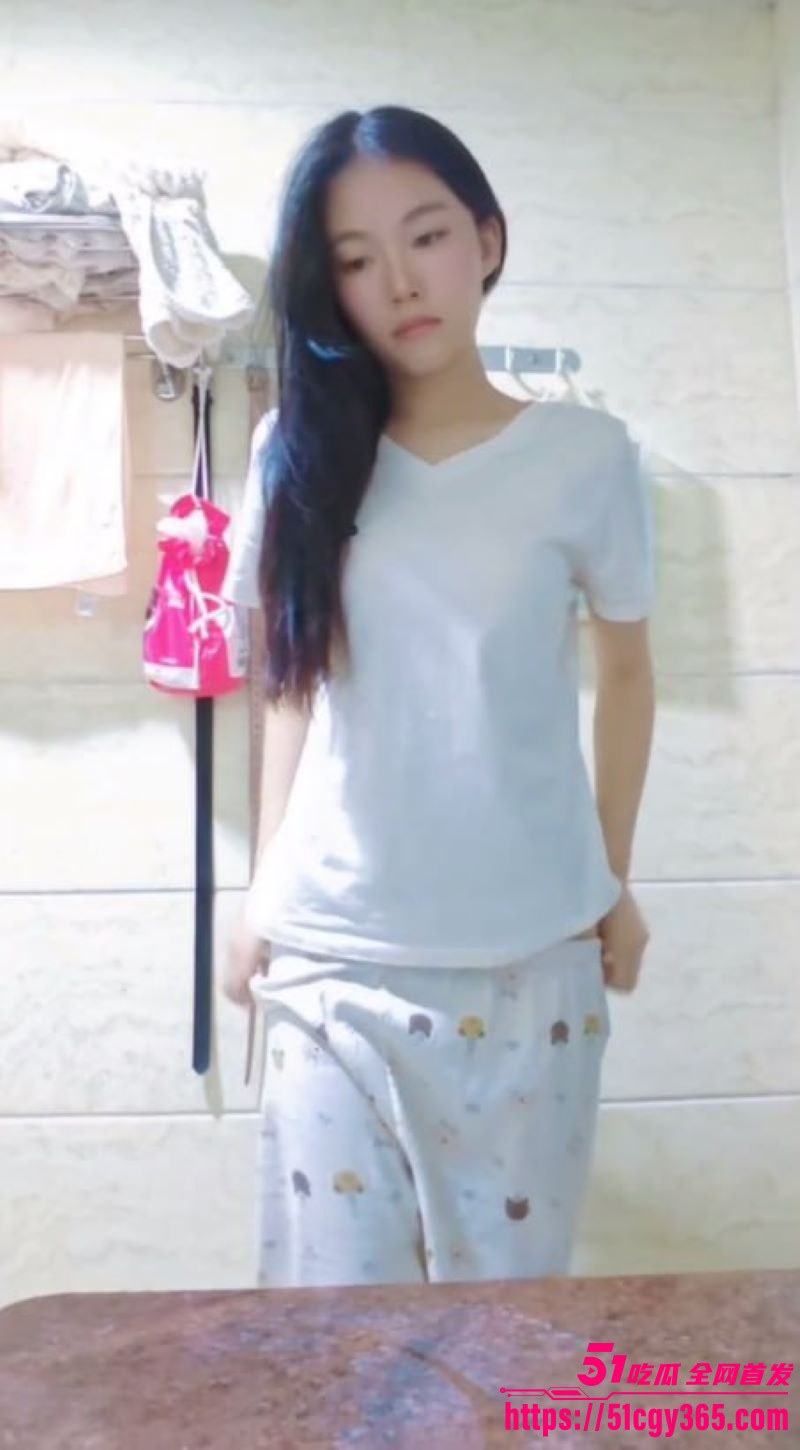 小姐姐浴室自拍换衣全记录 湿身沐浴巨乳翘臀滴水诱惑 画面细腻高清流畅 仿佛置身现场！