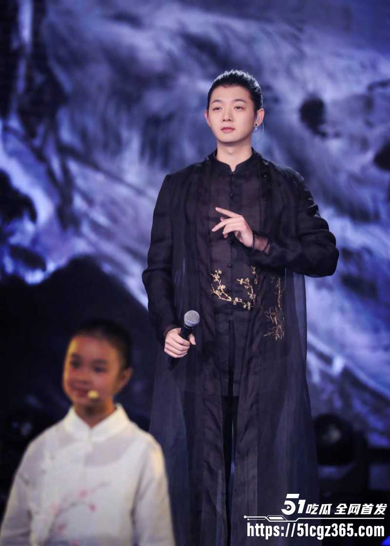 霍尊复出被女友陈璐曝光出轨07