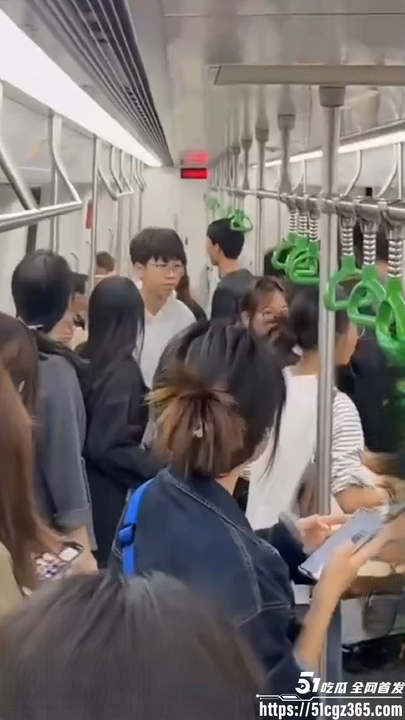 南宁地铁黄毛飞机哥事件 3