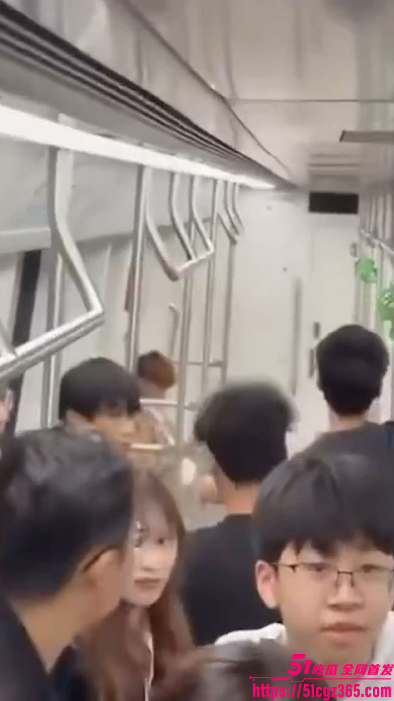 南宁地铁黄毛飞机哥事件 4